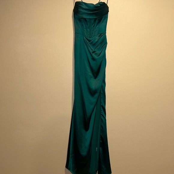Emerald Prom Dress - Picture 1 of 3